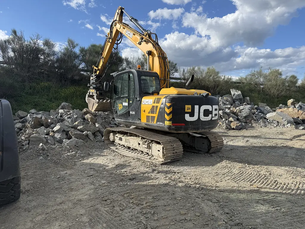 JCB JS130 LC+ Excavator