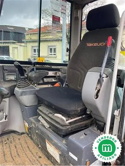 Excavadora mini Takeuchi TB230