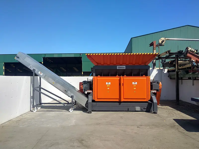 Industrial pre-shredders