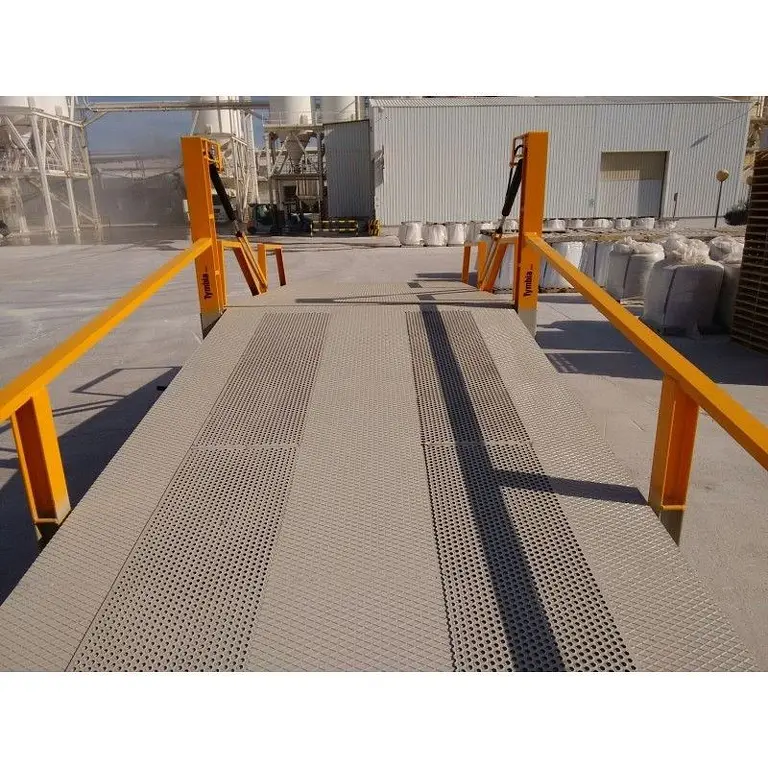 Loading ramp with non-slip sheets
