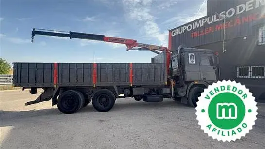 Camión con grúa Palfinger 8000A