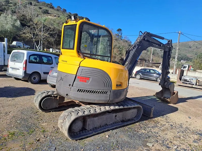 Excavadora Volvo ECR 58