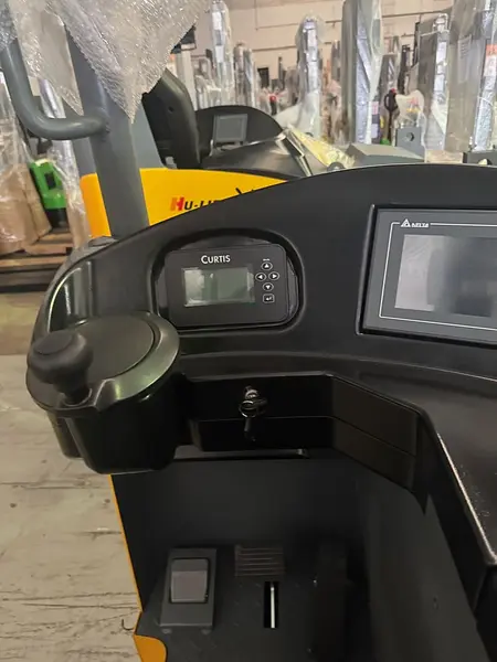 Hu-Lift OPD15 Tri-Lateral Forklift