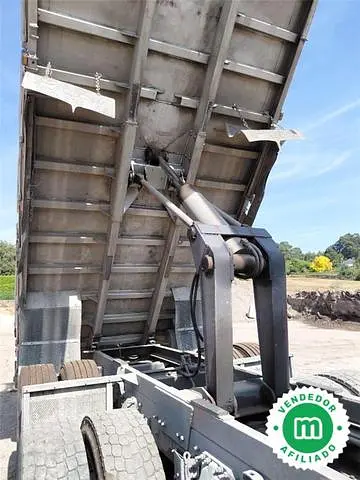 Renault 400 6x2 con prolongas hidráulicas y mando a distancia