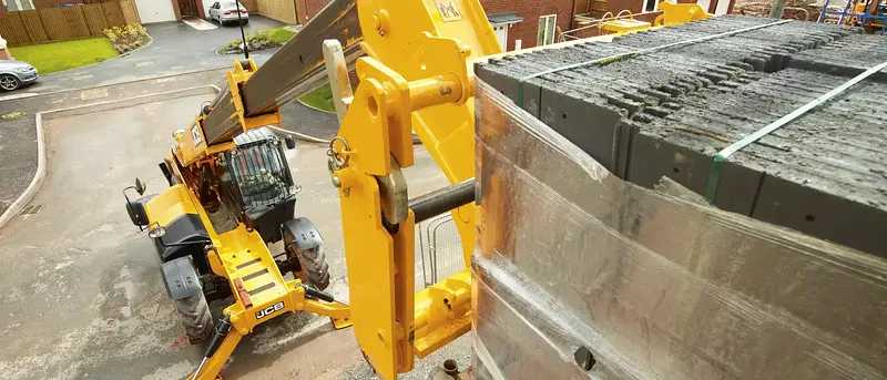 JCB 535-125 telescopic handler high visibility