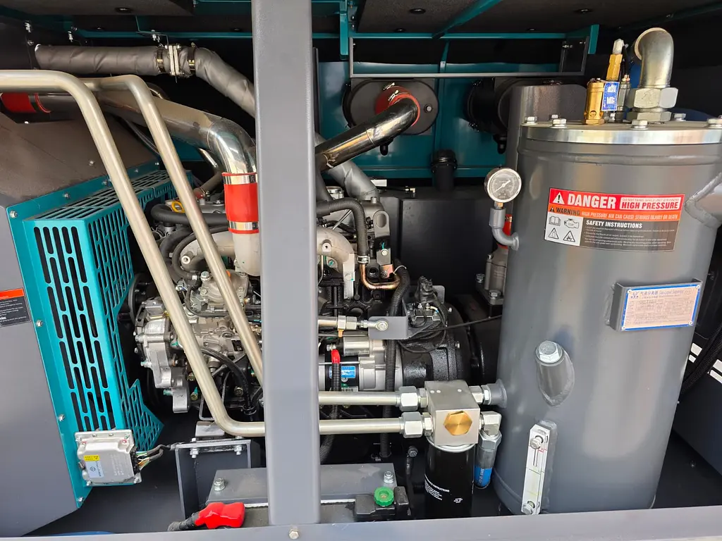 Isuzu diesel screw air compressor