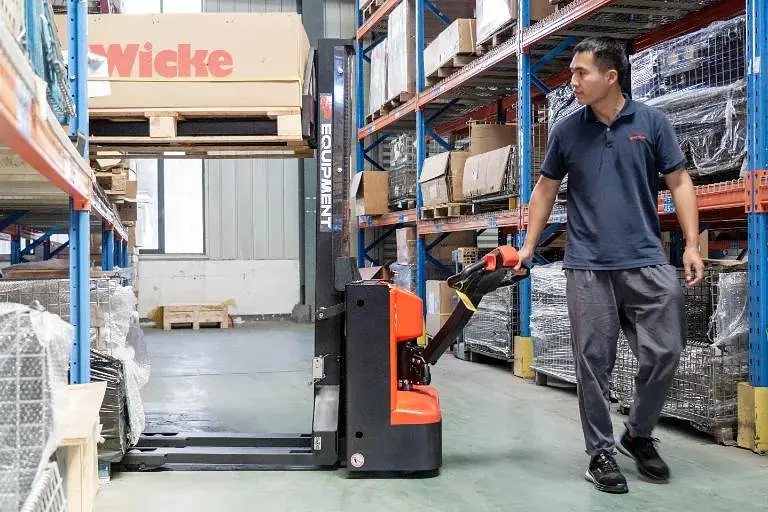 Pedestrian Double-Deck Stacker 1.6T - ESi161