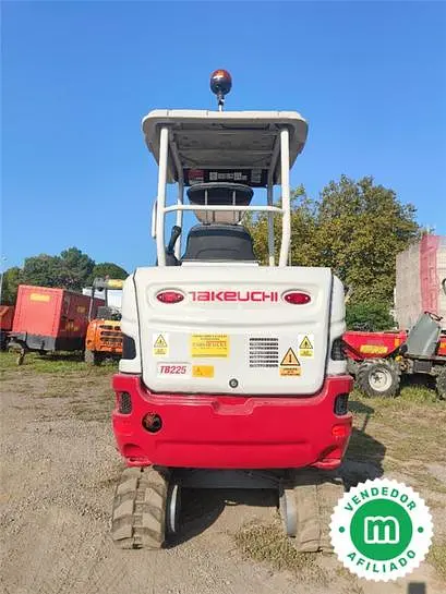Mini excavadora Takeuchi TB225