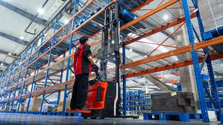 EP RSL16-PRO Heavy-Duty Li-ion Stacker with Foldable Platform 1.6T