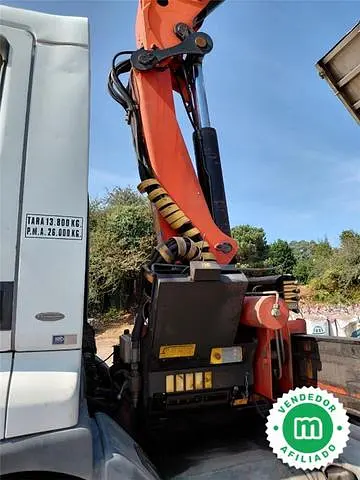 Renault 400 6x2 con prolongas hidráulicas y control remoto