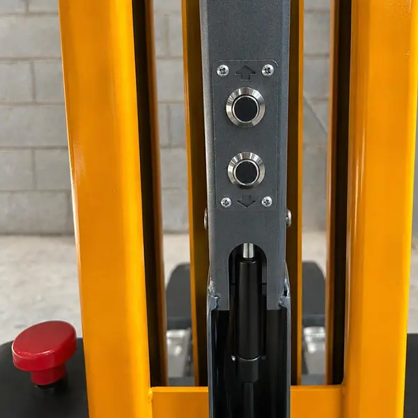Self-supporting stacker 1000kg to 1300mm