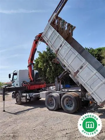 Renault 400 6x2 con prolongas hidráulicas y mando a distancia