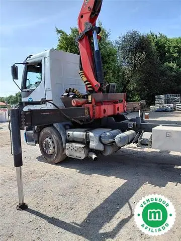 Renault 400 6x2 con prolongas hidráulicas y mando a distancia