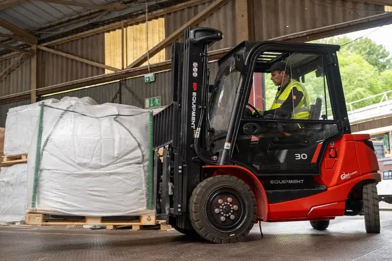 4-wheel Li-ion Counterbalance Forklift 3.5T - EP EFL35-PRO