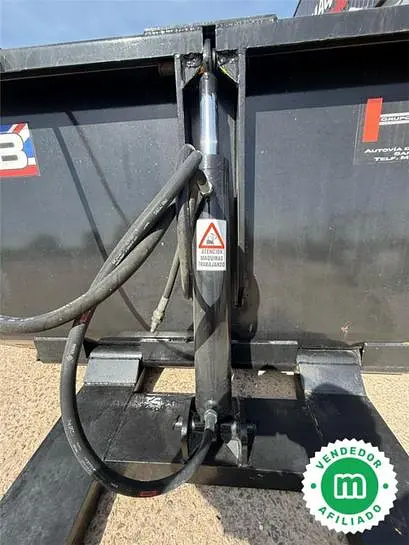 Pala-cazo alto volteo hidráulico