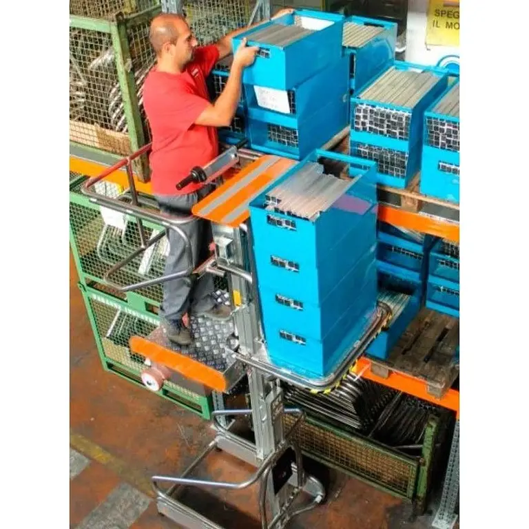 Self-propelled aerial platform 150kg load capacity 4m working height