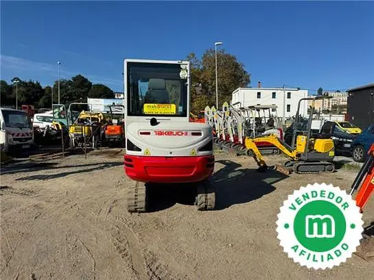 Excavadora mini Takeuchi TB230