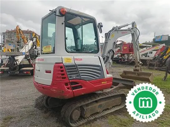 Mini excavadora Takeuchi TB228