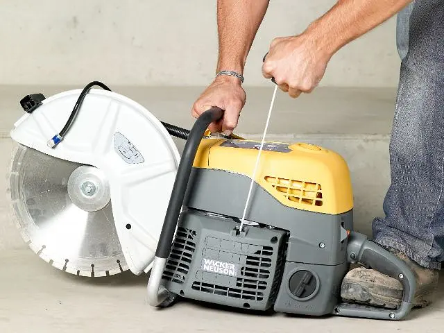 Máquina cortadora a gasolina BTS 635s