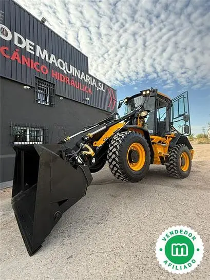 JCB 417 S5 HT wheel loader with high dump bucket
