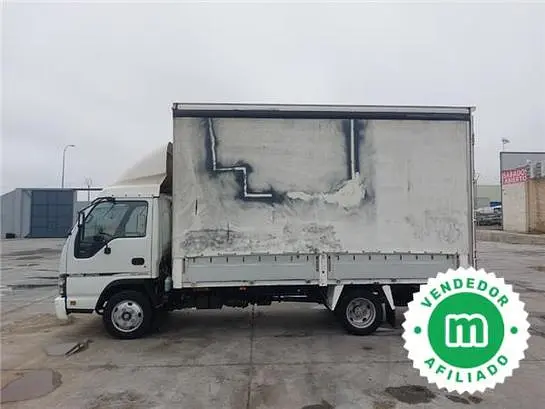 Isuzu NPR88 open box truck