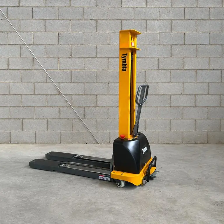Self-supporting stacker 1000kg to 1300mm