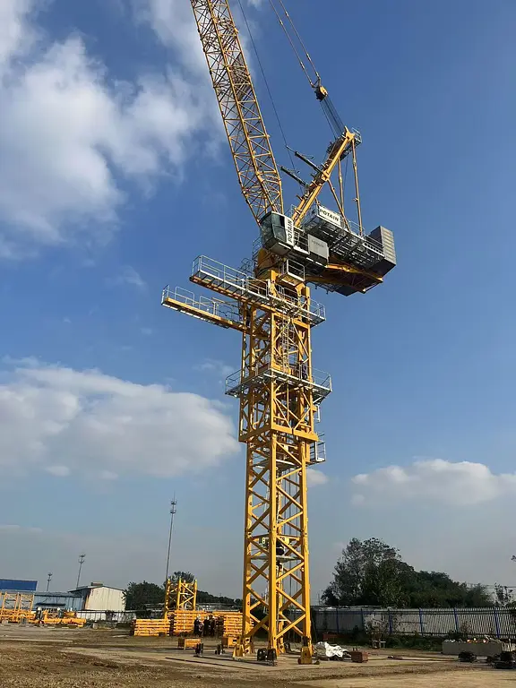 Potain MR 819 K64 Top-Slewing Cranes