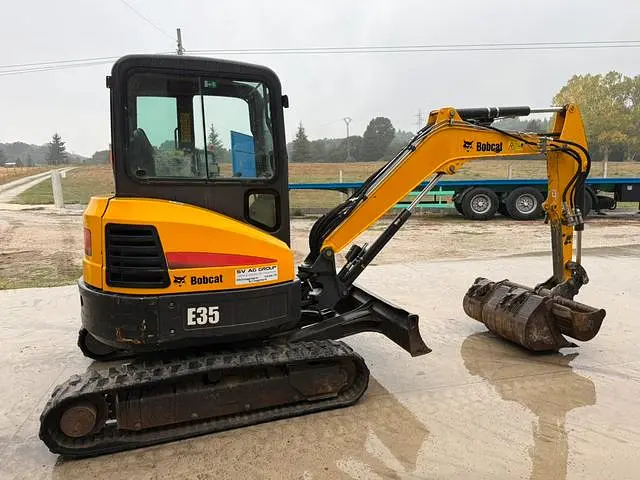 Miniexcavadora Bobcat E35