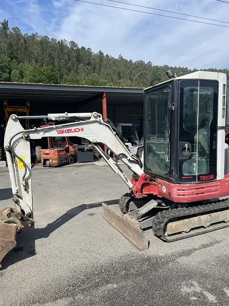 Excavadora compacta Takeuchi TB23R 2016